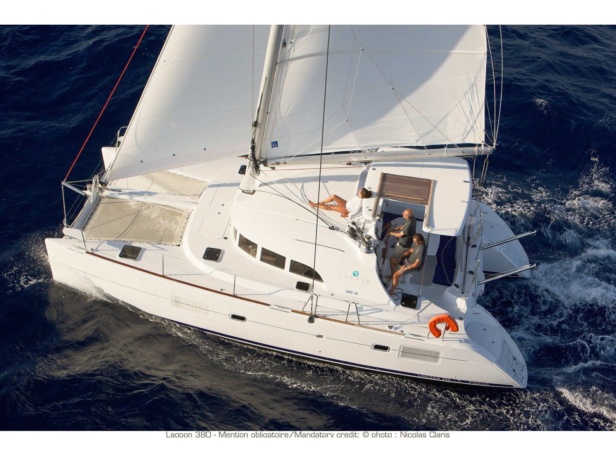 LAGOON 380 (4 CAB+2)