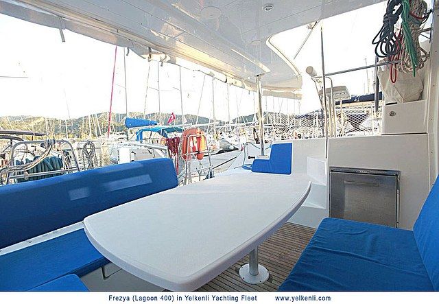 Lagoon 400