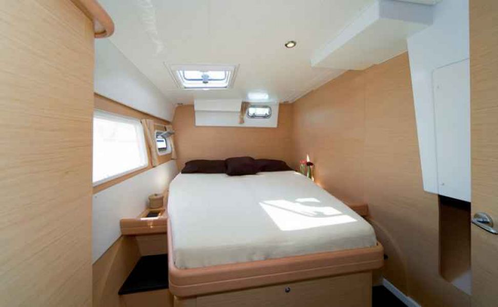 Lagoon 421