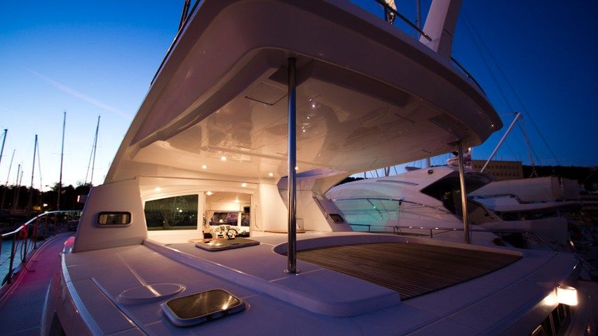 Lagoon Power 44