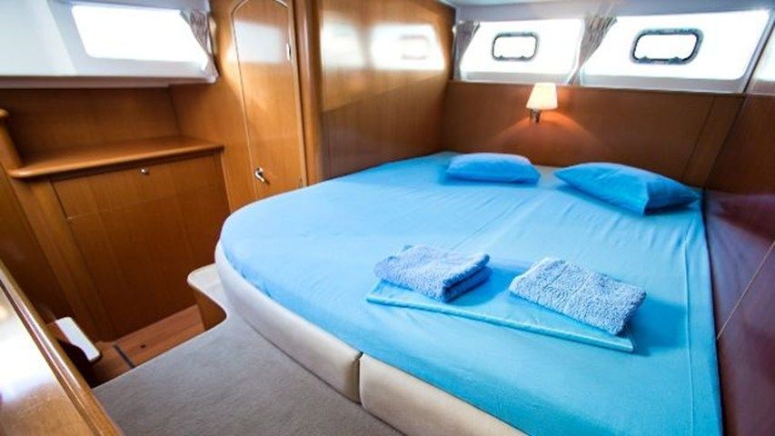 Lagoon Power 44