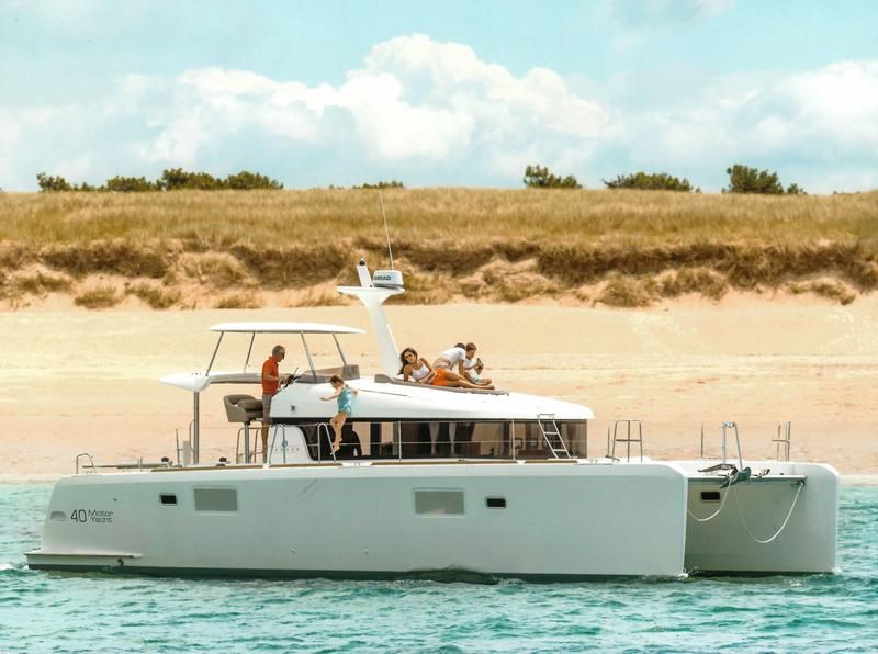 Lagoon 40 MotorYacht - 4 + 2 cab
