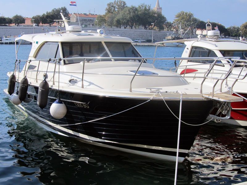 Adriana 36