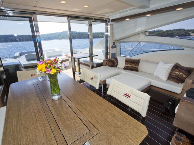 Azimut 68S