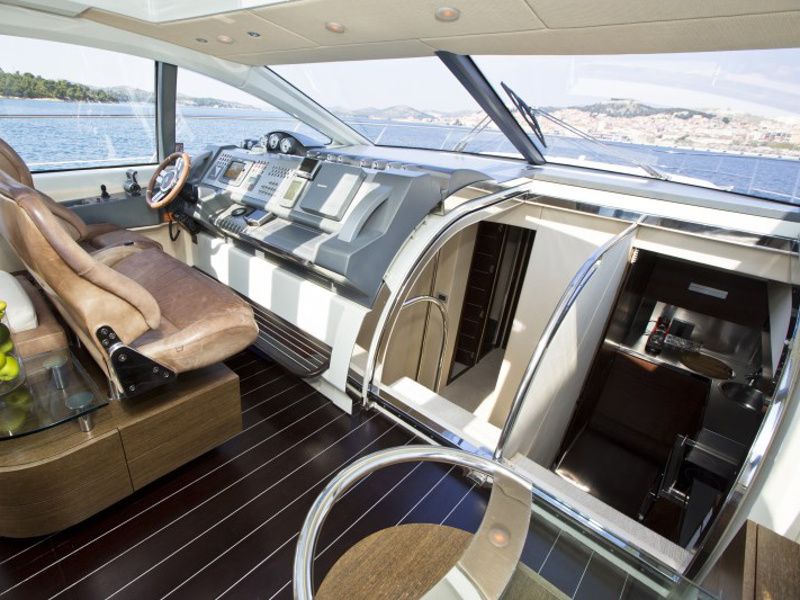 Azimut 68S