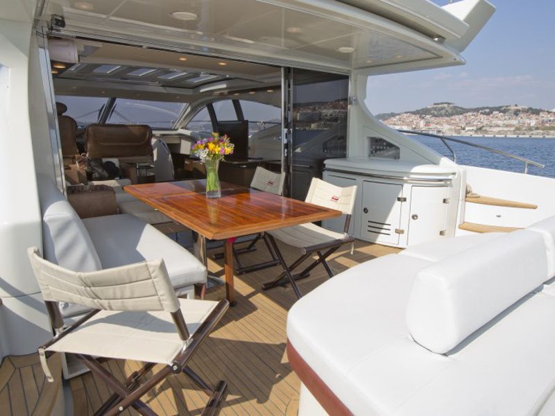 Azimut 68S
