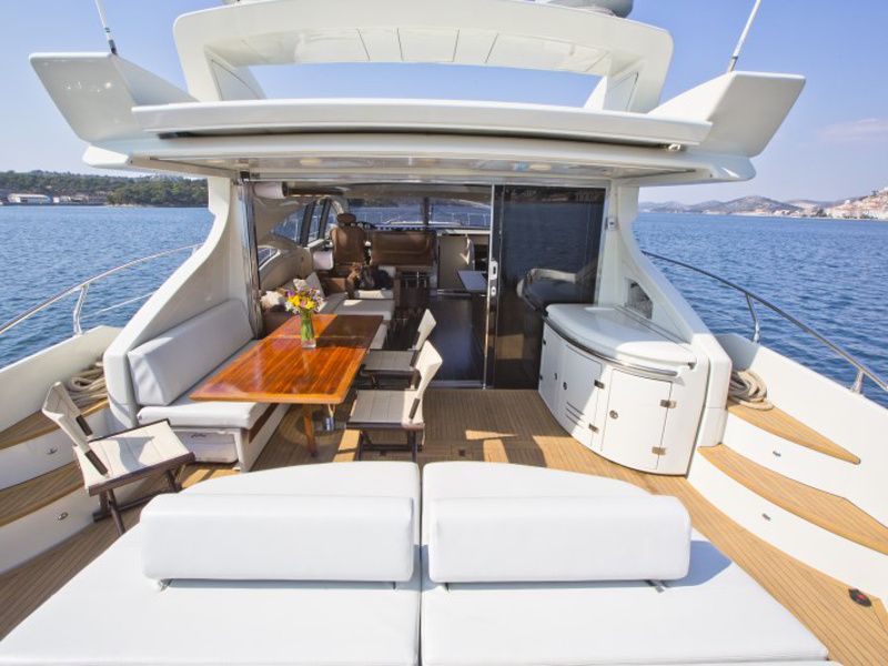 Azimut 68S