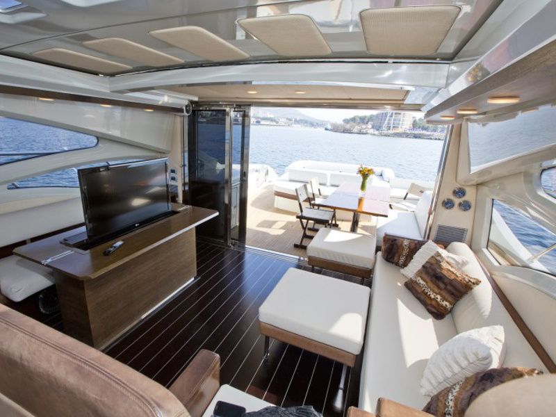 Azimut 68S