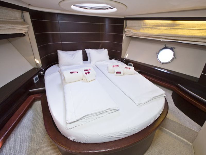 Azimut 68S