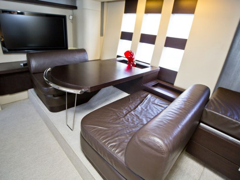 Azimut 68S