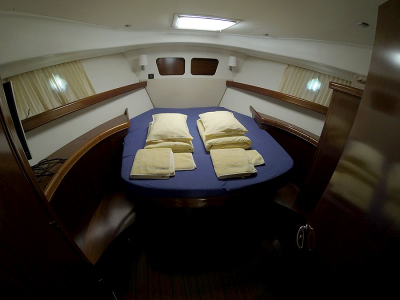 Beneteau S Trawler 42