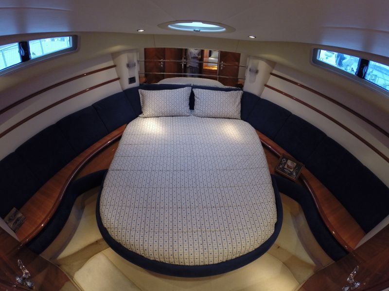 Azimut 46