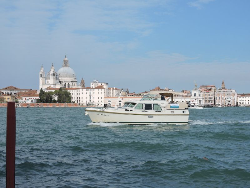 Lagoon 500