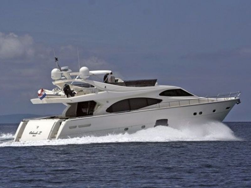 Ferretti 780