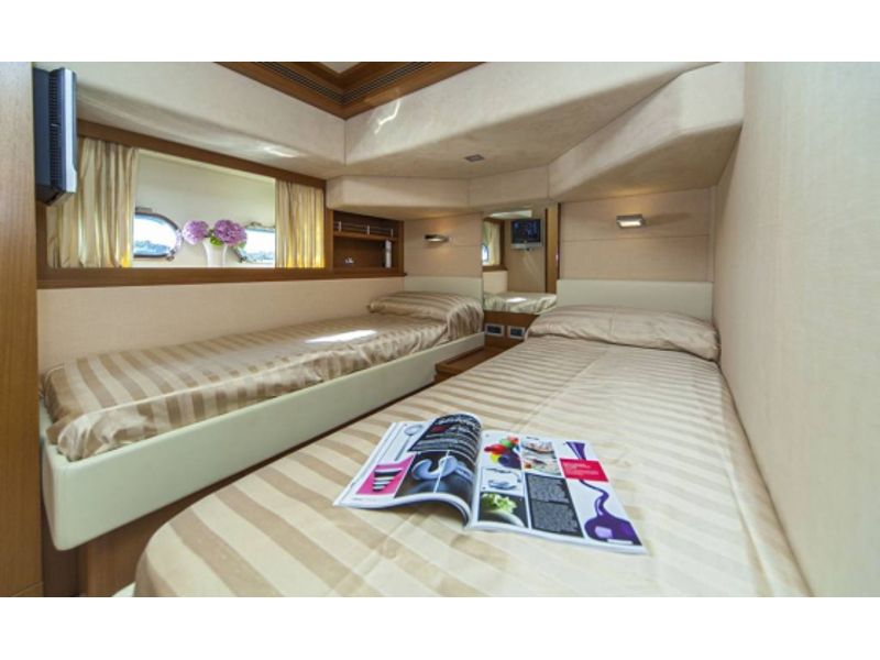 Ferretti 780