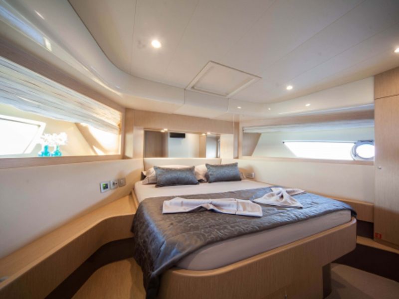 Ferretti 620