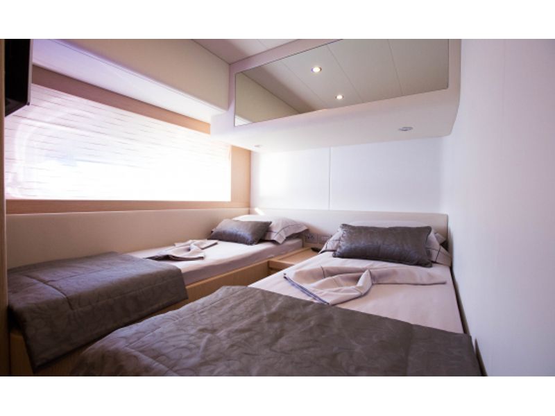 Ferretti 620