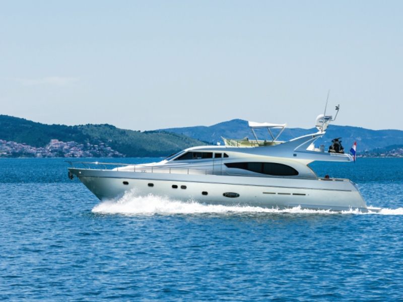 Ferretti 730