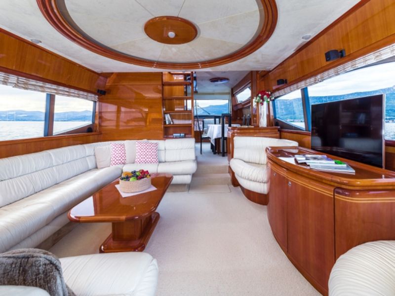 Ferretti 730