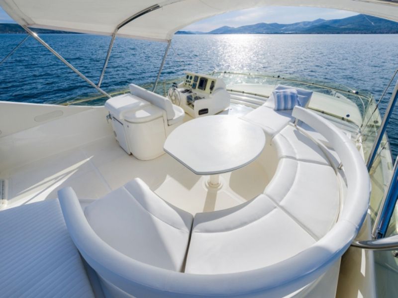 Ferretti 730