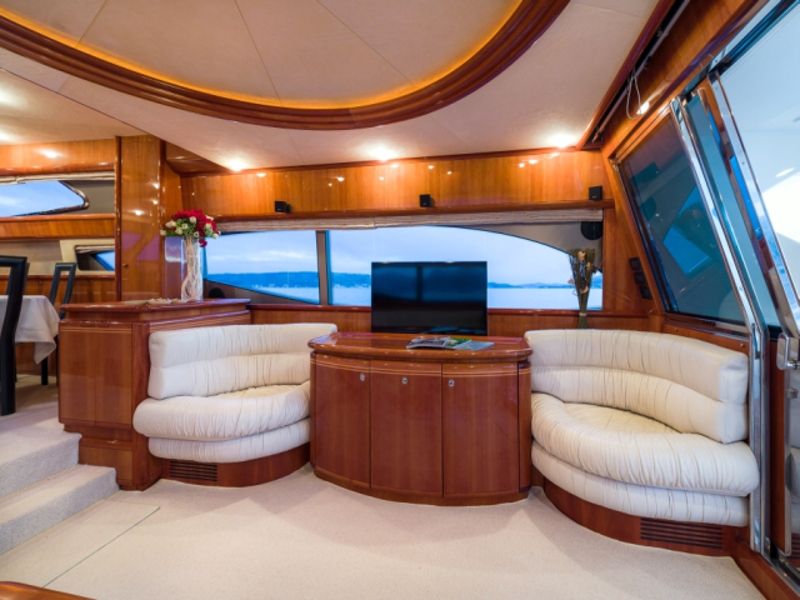Ferretti 730