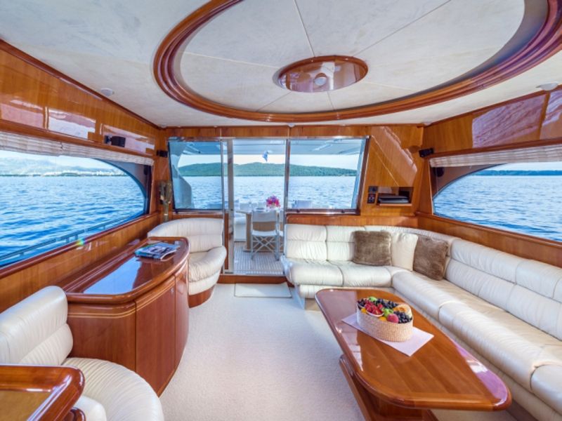 Ferretti 730