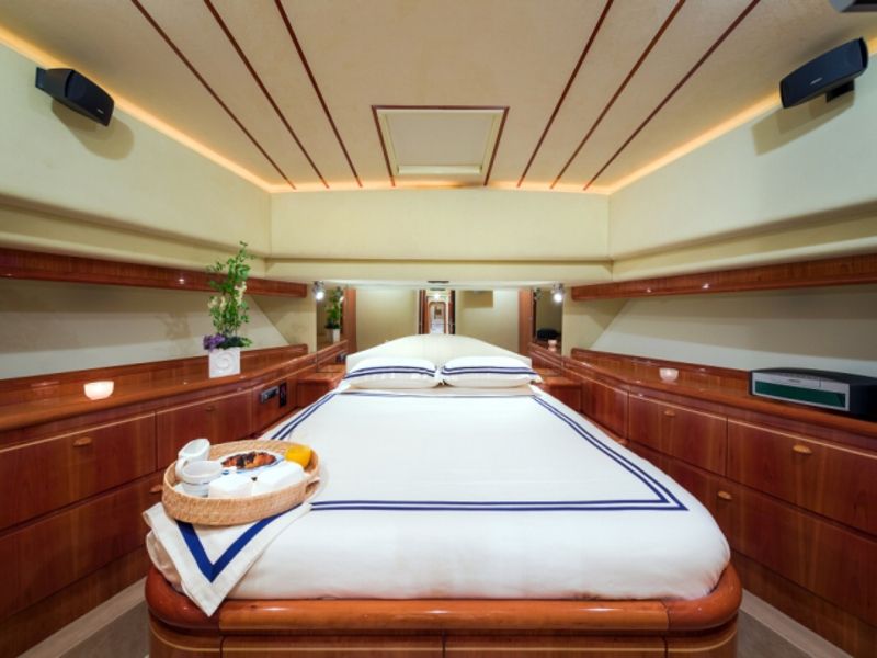 Ferretti 730