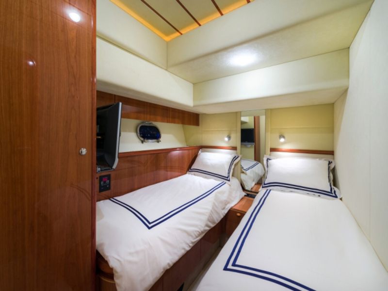 Ferretti 730