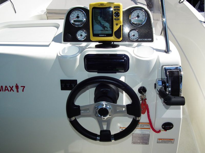 Quicksilver activ 605 open