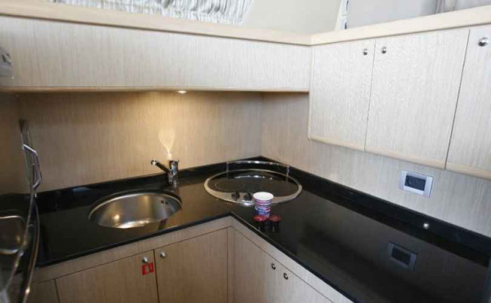 Ferretti 460