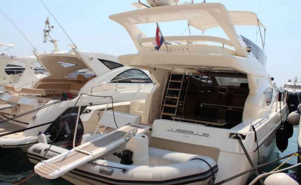 Ferretti 460