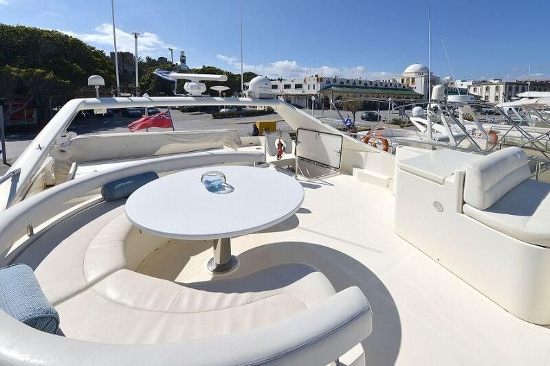 Ferretti 68 - 4 + 2 cab