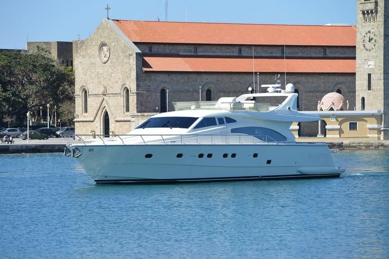 Ferretti 68 - 4 + 2 cab