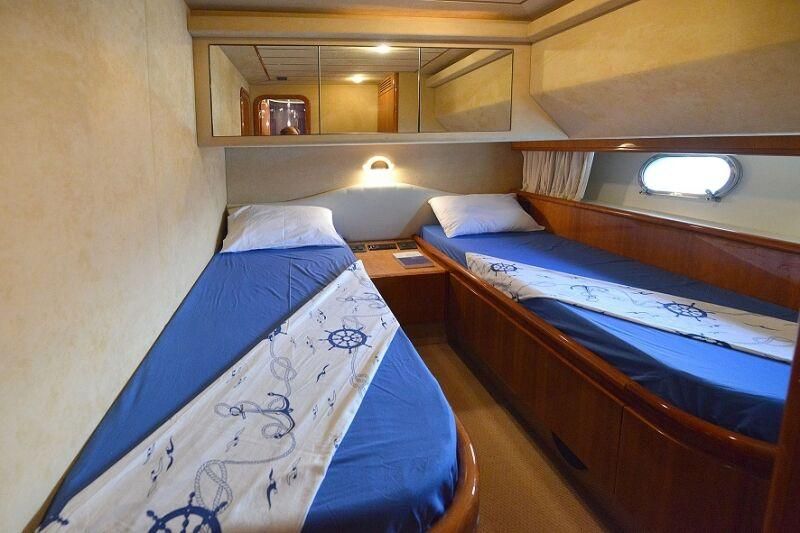 Ferretti 68 - 4 + 2 cab
