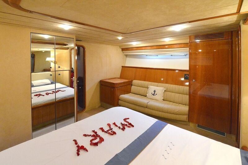 Ferretti 68 - 4 + 2 cab