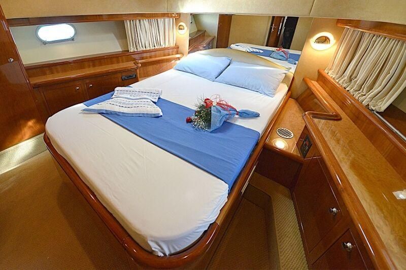 Ferretti 68 - 4 + 2 cab