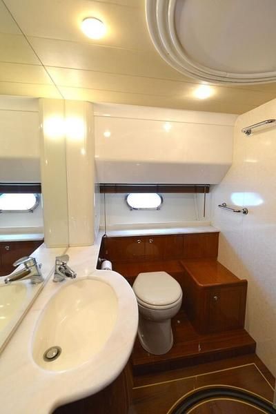 Ferretti 68 - 4 + 2 cab