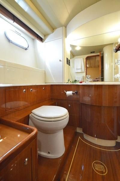 Ferretti 68 - 4 + 2 cab
