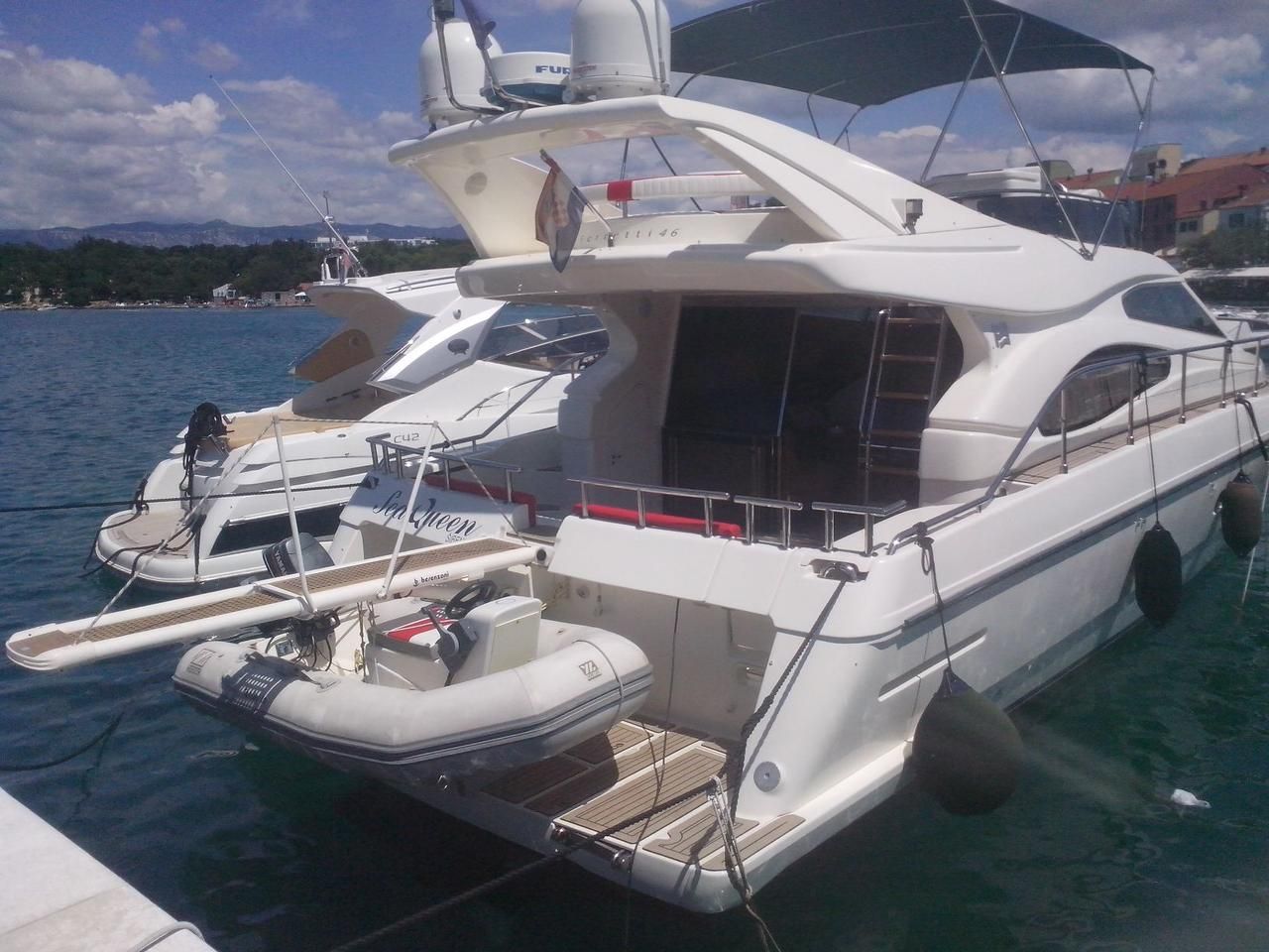 Ferretti 46 Fly