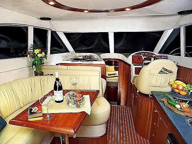 Galeon 330 Fly