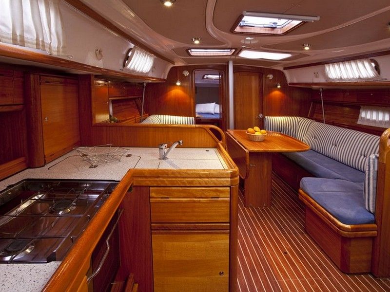 Bavaria 37