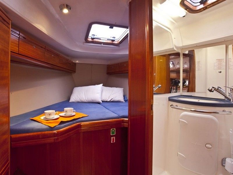 Bavaria 37