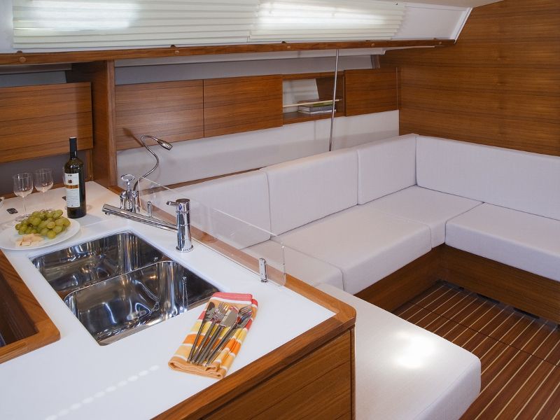 Salona 44