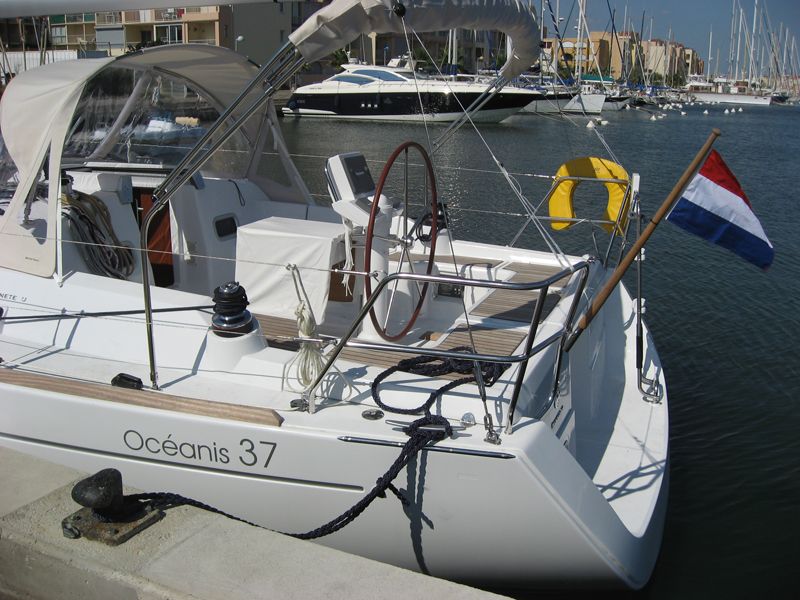 Oceanis 37