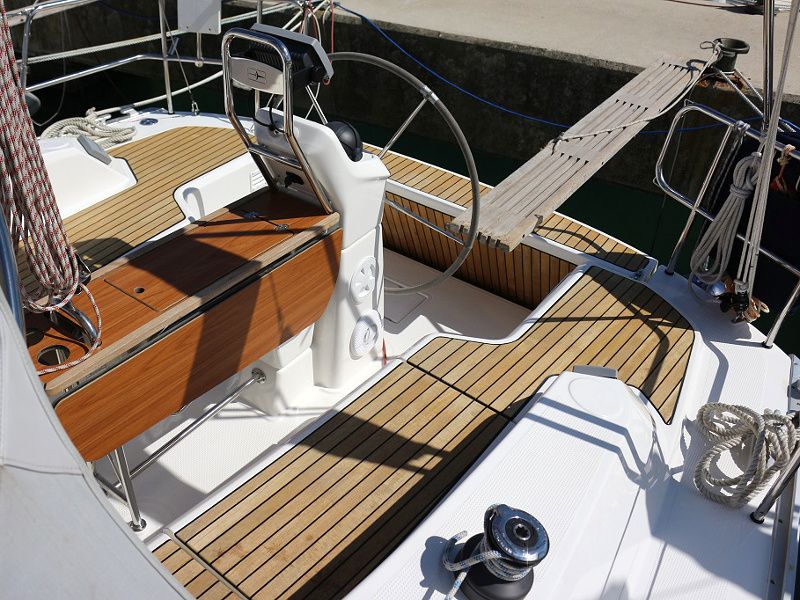 BAVARIA C 33 