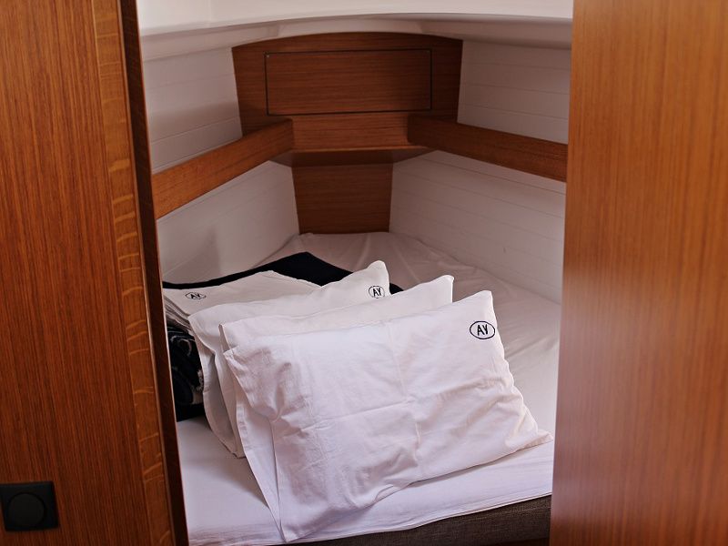 BAVARIA C 33 