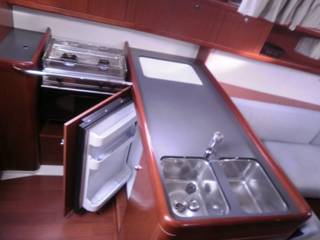 Oceanis 37