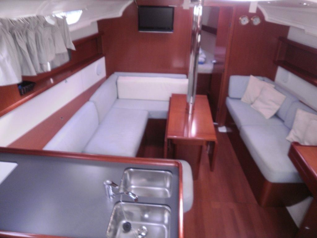 Oceanis 37