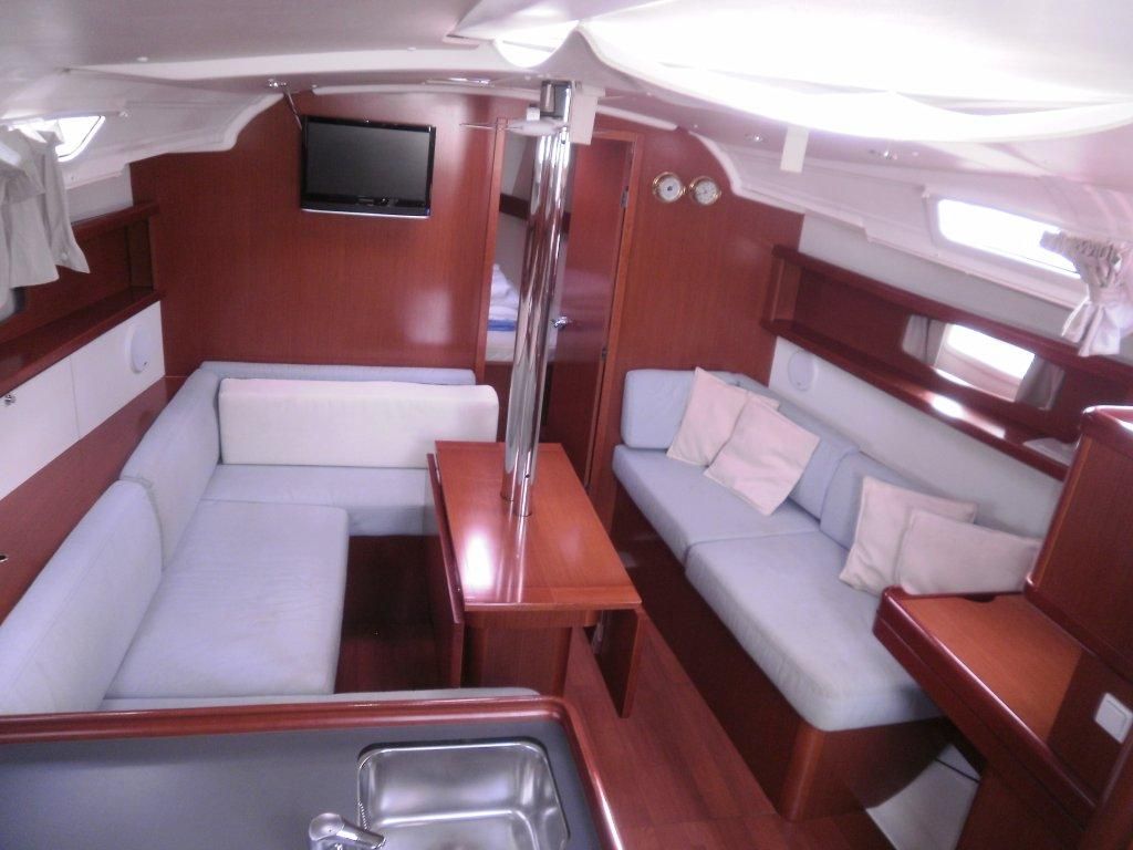 Oceanis 37