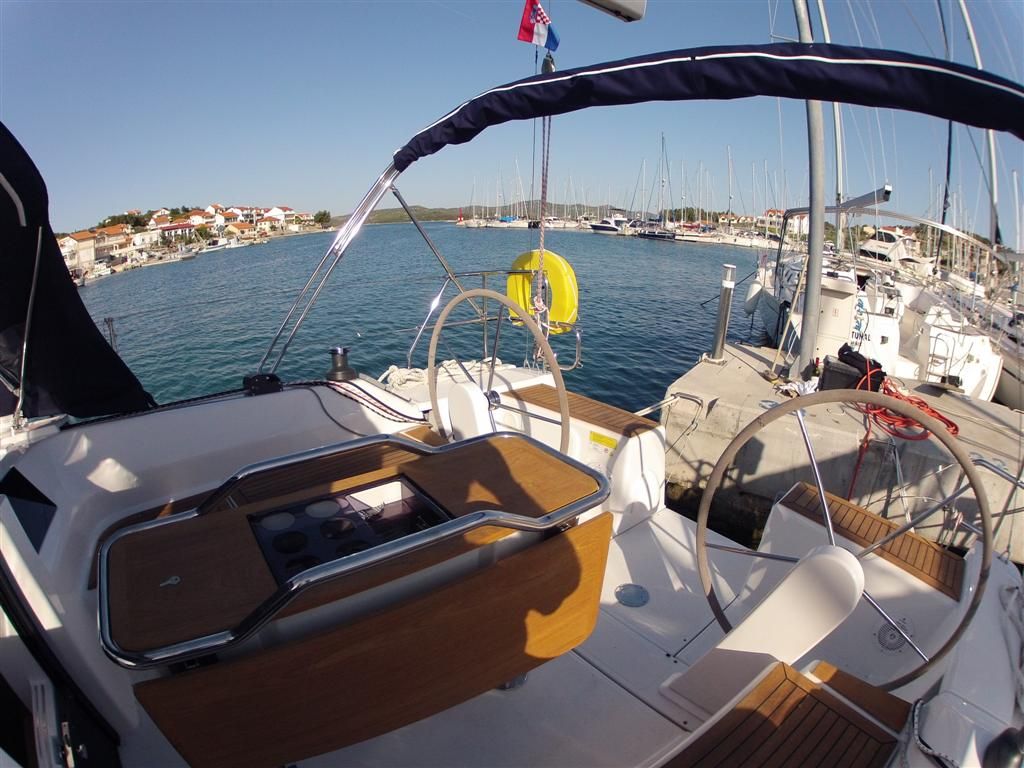 Hanse 385